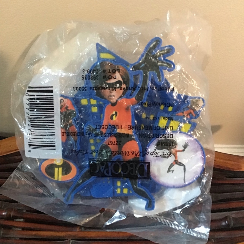 Disney Pixar The Incredibles 2 Cake Topper Decorating Set Violet Parr Figurine